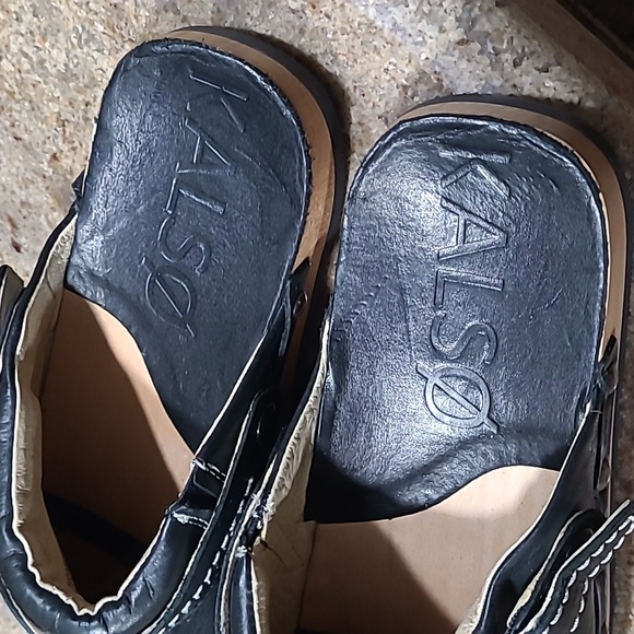 Earth Black Leather Clogs - Picture 10 of 12